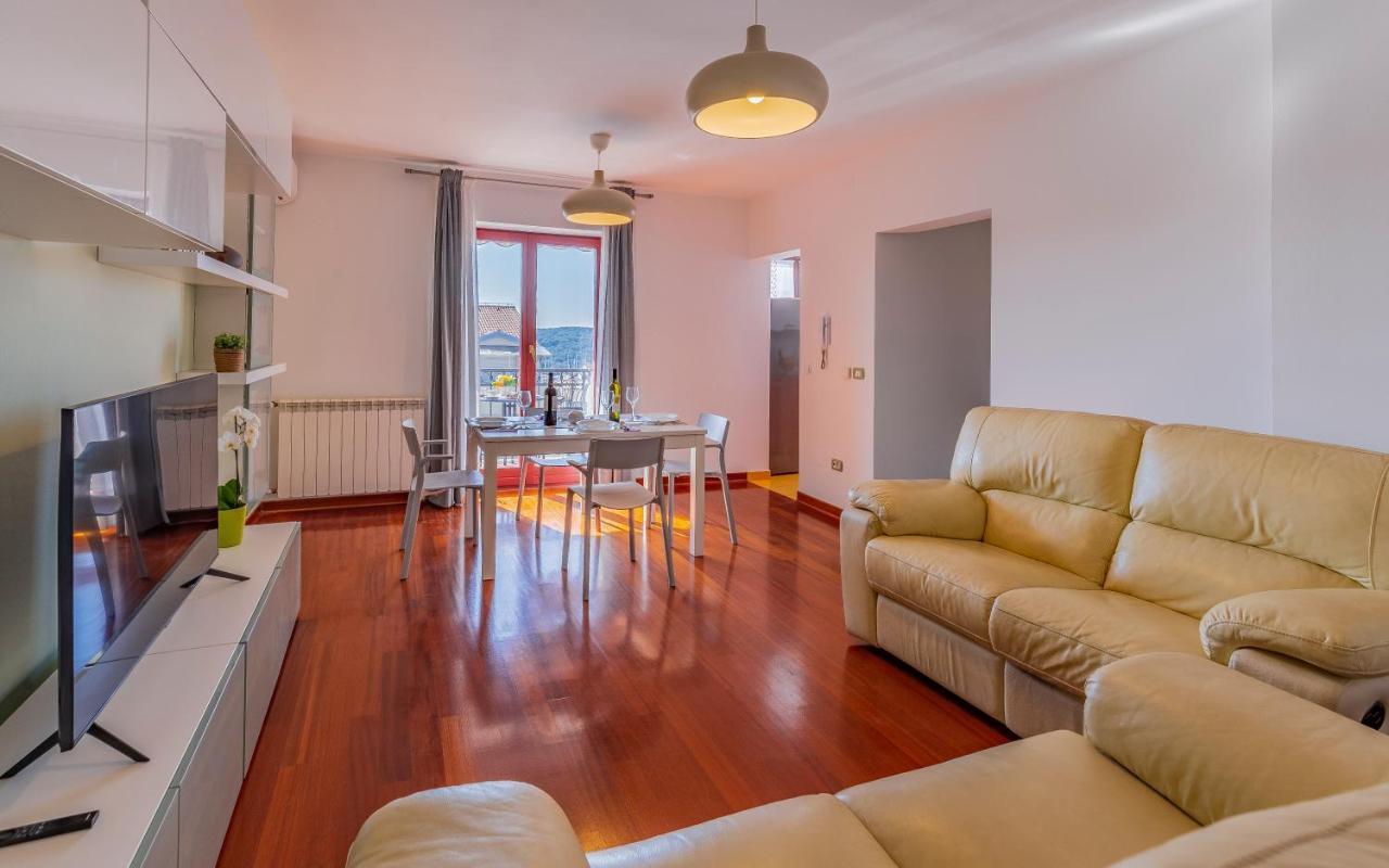 Pula, Family Friendly, Comfortable, Free Parking And Wifi Apartment Pula